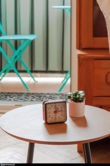 Spacious Retro Flat Close To National Stadium Warszawa