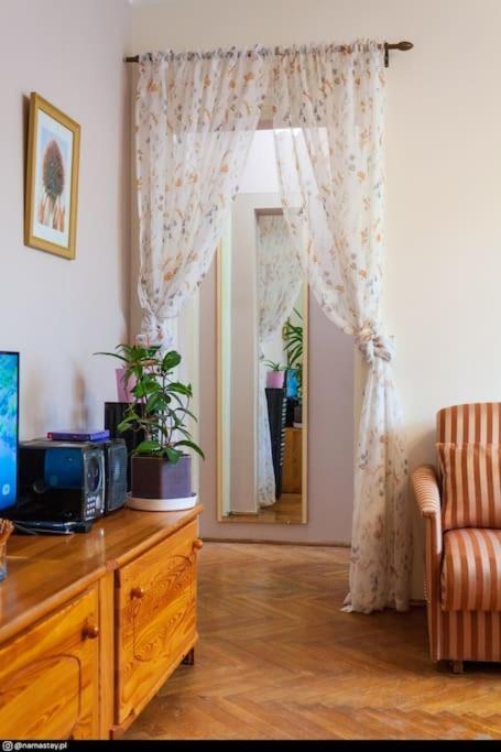 Spacious Retro Flat Close To National Stadium Warszawa