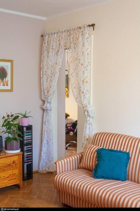 Apartament Spacious Retro Flat Close To National Stadium *