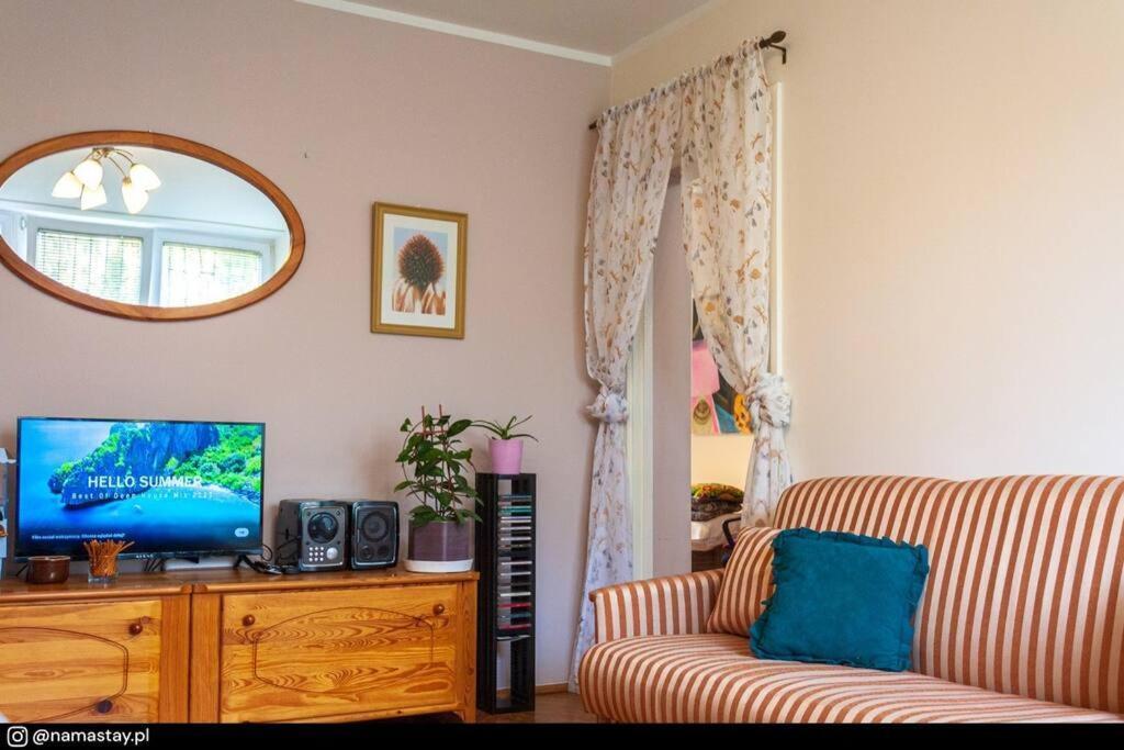 Spacious Retro Flat Close To National Stadium Apartament